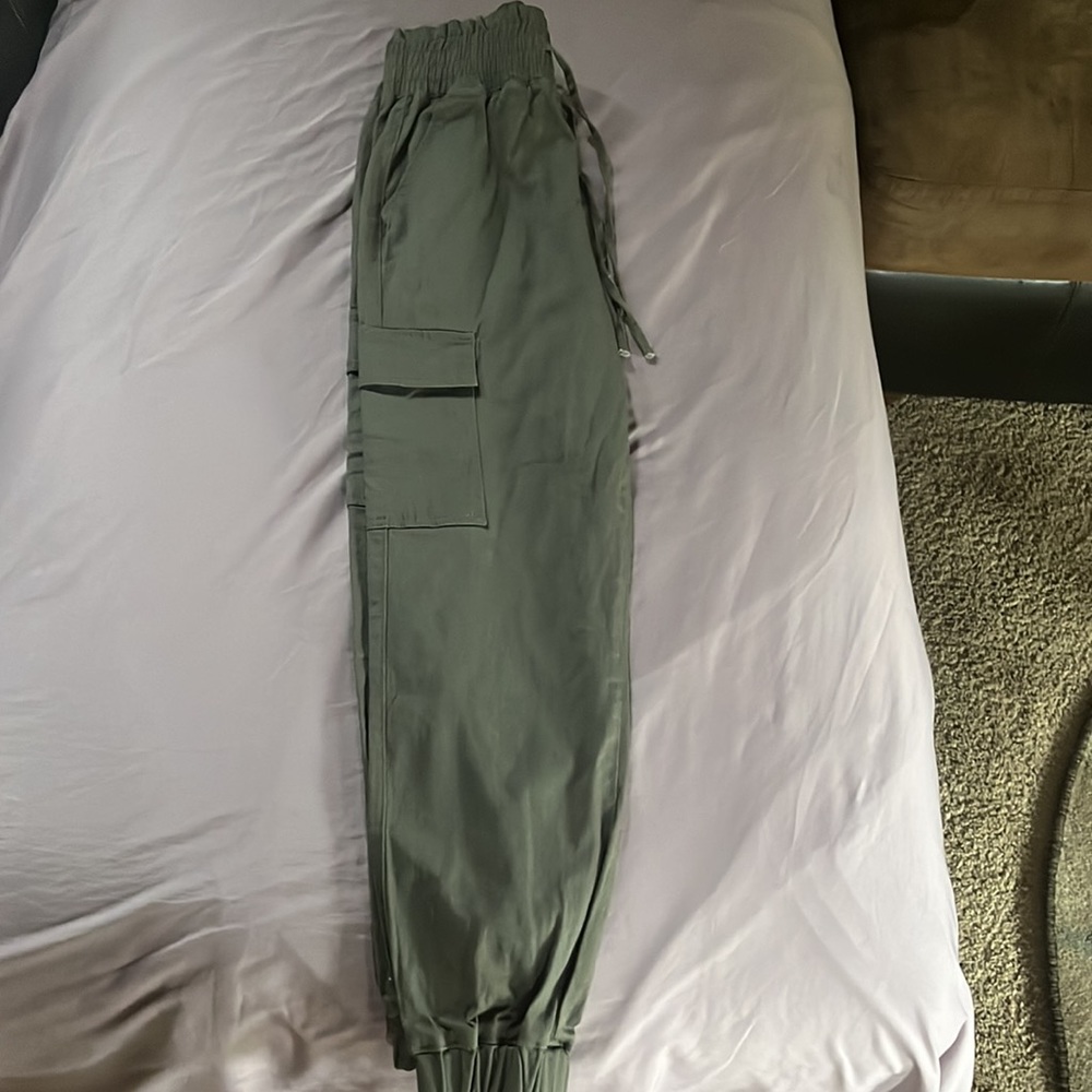 BRAND NEW CARGO JOGGERS - Picture 4 of 4